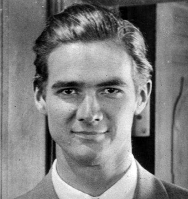 Howard Hughes suffered from OCD, and this showed in his eating habits. He always gave bizarre instructions to his servants, including the way they opened cans of food. He also ate a regimented menu, usually a medium-rare butterfly steak with 12 peas of the same size. If any of the peas were too big, he sent them back.