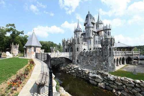 The castle was built in 2009 by Christopher W. Mark. He's the great-grandson of a wealthy Chicago industrialist.