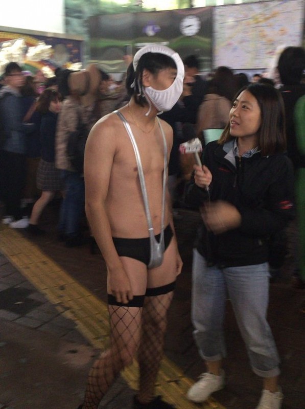 日本万圣节的爆笑变装 地铁出现了 LINE 角色大集合!