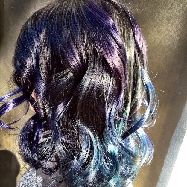 There’s a new hair dyeing trend taking over salons, y’all: It’s called hand-pressed coloring.