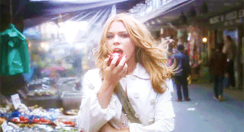 billie piper bpedit sdoacg one of my faaaav moments in s1 and eats it