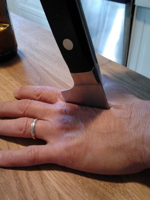 This mom who trolled her kids with a picture of a broken knife: