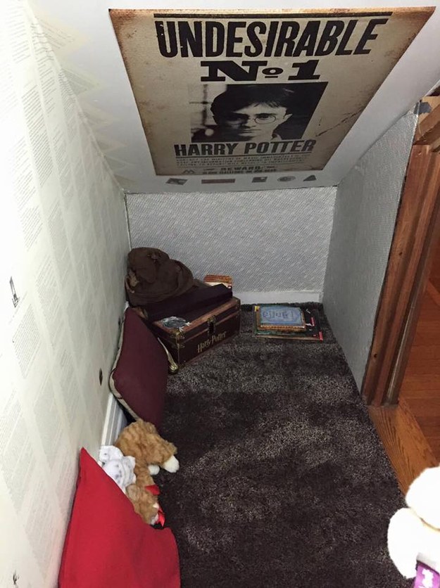 To pay homage to her favorite book series, Bonnet transformed the space into a Harry Potter-themed room.