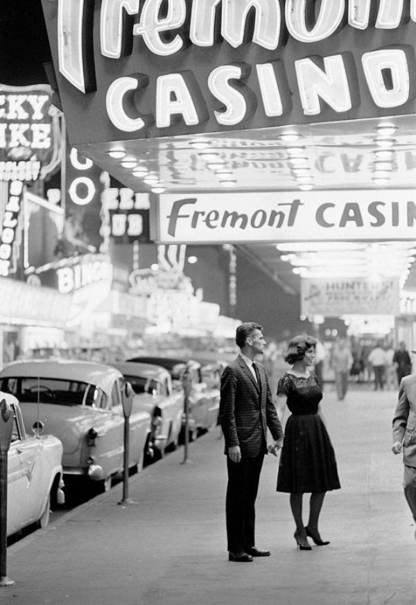 A young couple spending an evening in Las Vegas (1957)