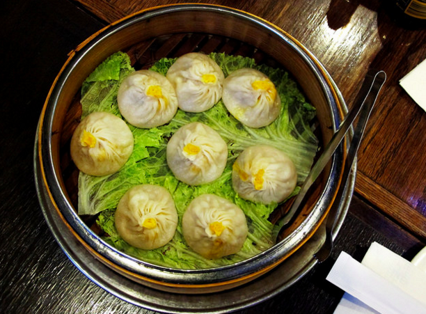 Shanghai — 10 vegetable dumplings from a food stand