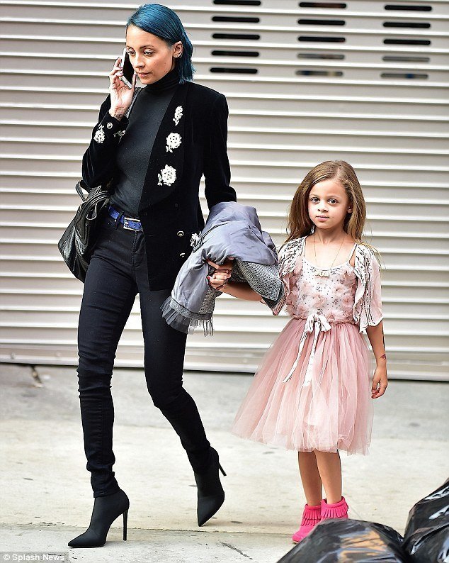 1408528383449_wps_2_Nicole_Richie_and_Daughte