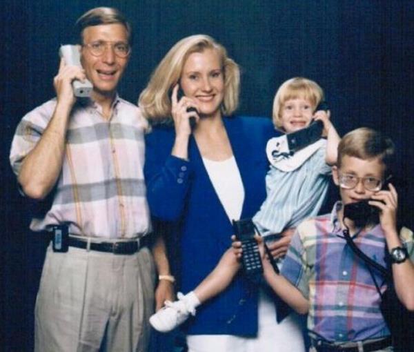 awkward-family-photos-old-phones