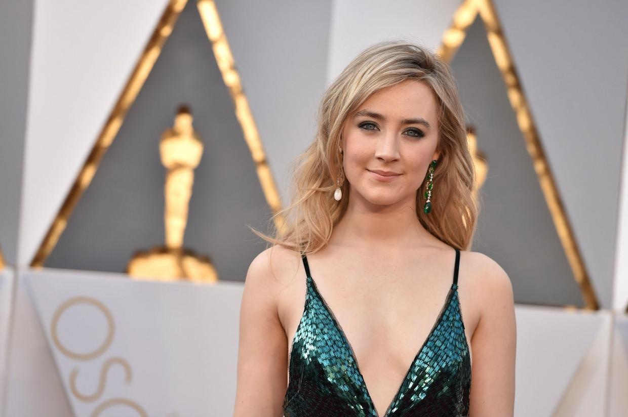 Saoirse Ronan, who was nominated for Best Actress this year for her role in Brooklyn, looked breathtaking in Calvin Klein.
