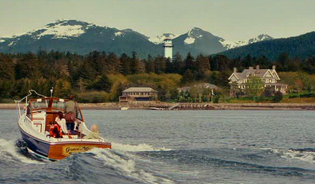 The “beautiful snow-capped mountains of Alaska” in “The Proposal” were all added in digitally, seeing as the whole film was shot in Manchester, Massachusetts.