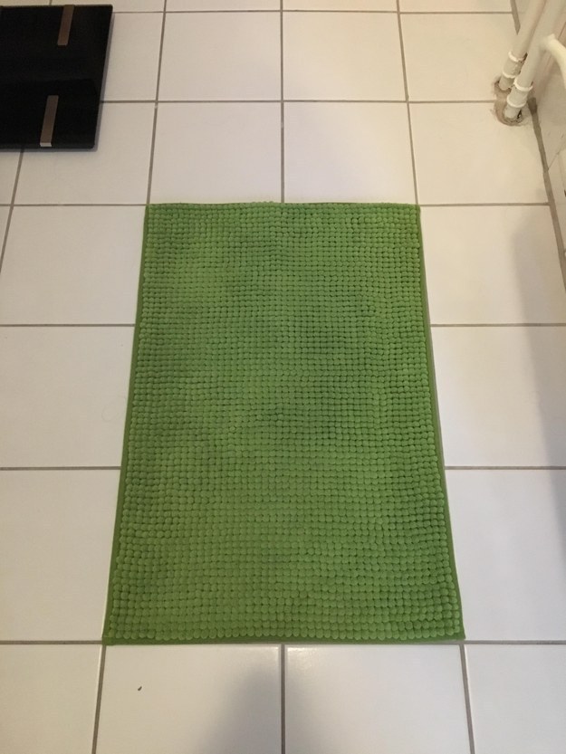 The arrangement of this rug.
