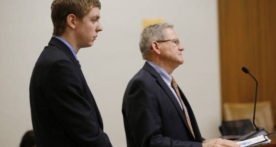这名史丹佛学生因为强暴被起诉，但他父亲「觉得儿子不该坐牢的理由」证明恐龙父母也该被严重处罚！
