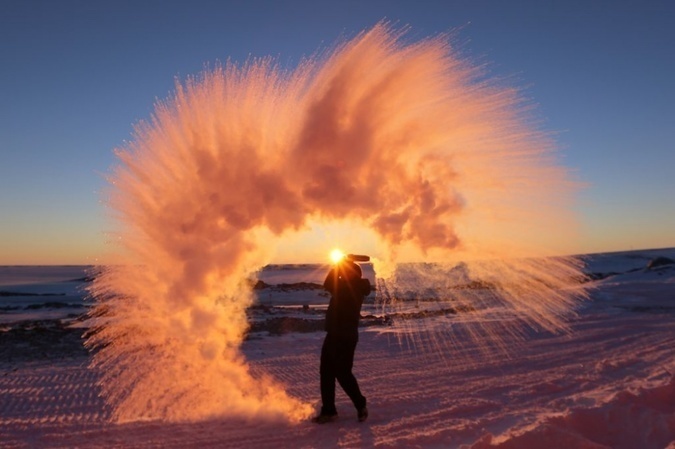 This is what happens when it's hot water is thrown into the air in Antartica. 