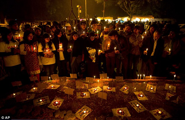 A noose hangs demanding death penalty for rapists, as Indians participate in a candlelit vigil protesting violence against women in New Delhi