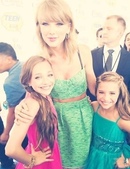And you can tell she's stoked to meet Taylor Swift.