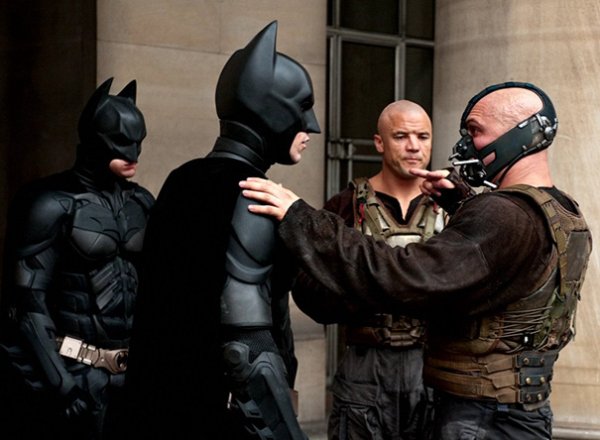 Christian Bale, Tom Hardy, And Their Stunt Doubles On The Set Of The Dark Knight Rises