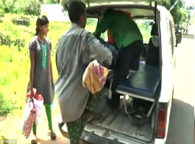 Mr Majhi loads the body of his wife into an ambulance, which completes the rest of the journey to his house