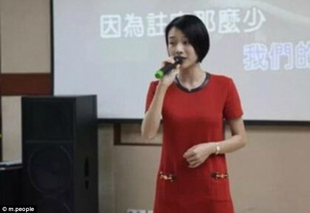 It was revealed in Chinese media that she enjoys singing and came second in a contest