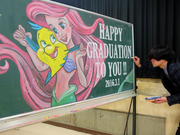Japanese art teacher Hirotaka Hamasaki creates artwork for his students using chalk and a blackboard. His art started when his students asked them to make a farewell message for graduation and he has kept it going since.

Some of his masterpieces are below and check out his Instagram for more.