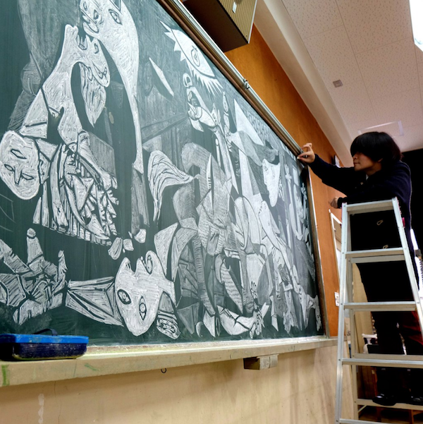 screen shot 2016 09 09 at 11 38 00 am Japanese teacher creates works of art on chalkboard (12 Photos)