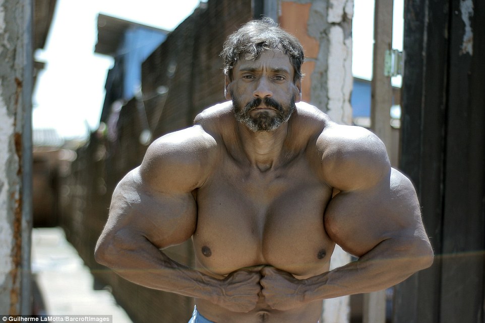 The Incredible Hulk: Valdir Segato, a construction worker, wants to get even bigger muscles