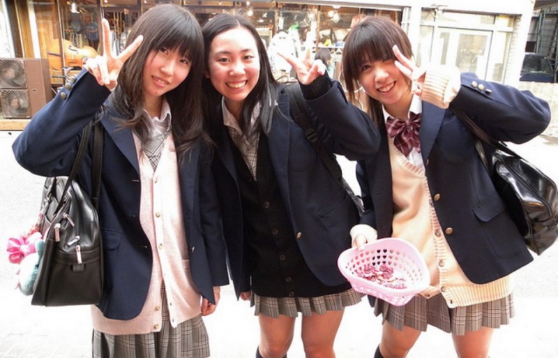 japanese-school-girls