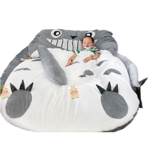 This sleeping bag Totoro that'll warm you with love through the coldest winter nights.