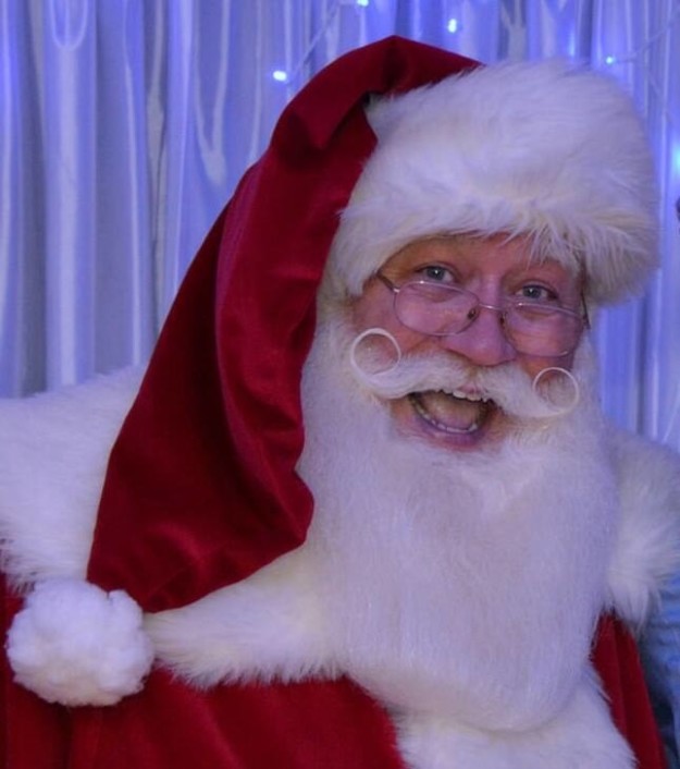 A longtime Tennessee Santa Claus says he is having a hard time continuing to play the part after a terminally ill child died in his arms after asking to see Santa one last time.