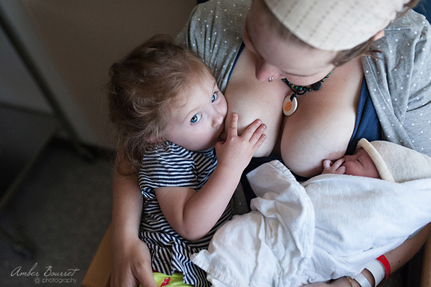This mom who breastfed her big girl — and her brand new baby girl — at the same time.