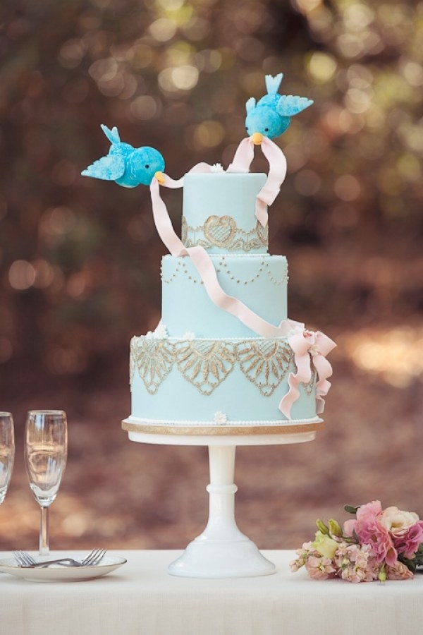 This cake that's as magical as Cinderella's rags-to-ballgown transformation.