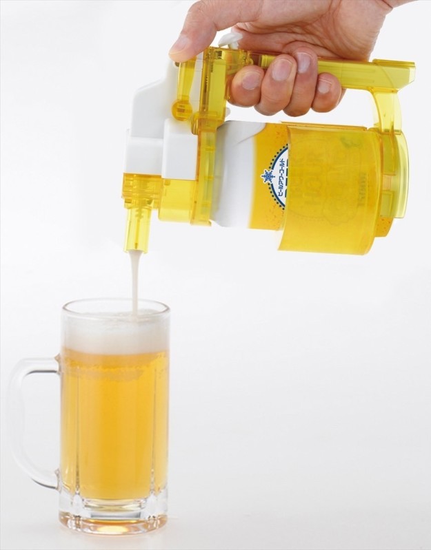 This snap-on beer pourer to make canned beer taste like it's from the tap.