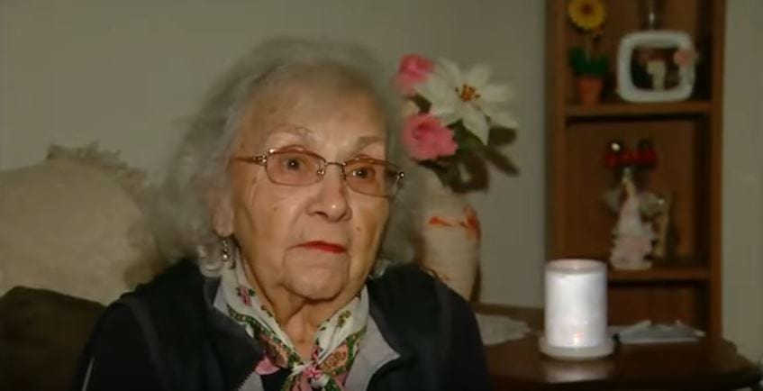 88 Year Old Woman Stopped Rapist With One Single Comment 81 hivlie