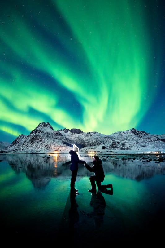 Guy Takes The Most Breathtaking Proposal Picture Ever In Front Of Northern Lights 1645 For GC Bulletin