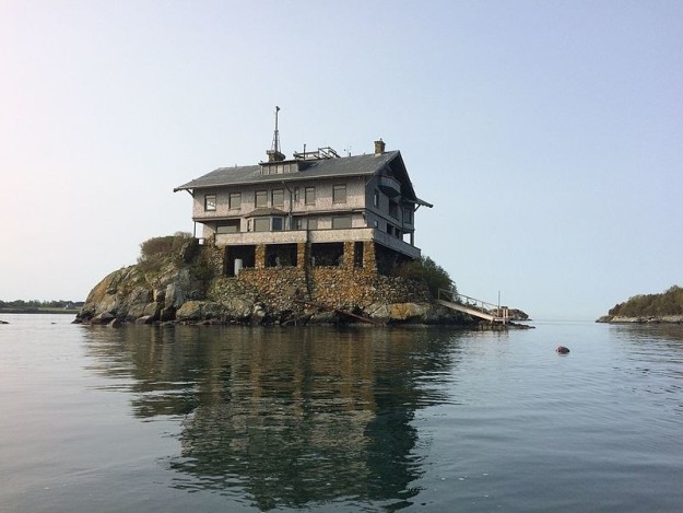 This mansion that's surrounded by water.