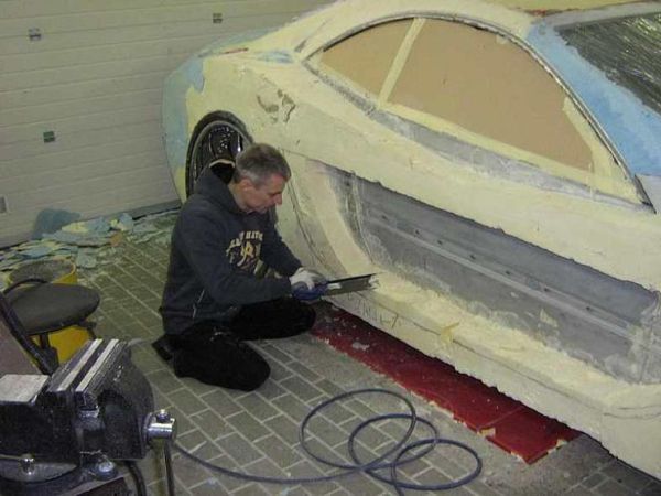guy turns scrapyard junker into luxury sports car 44 photos 26 Guy turns scrapyard junker into luxury sports car (44 Photos)