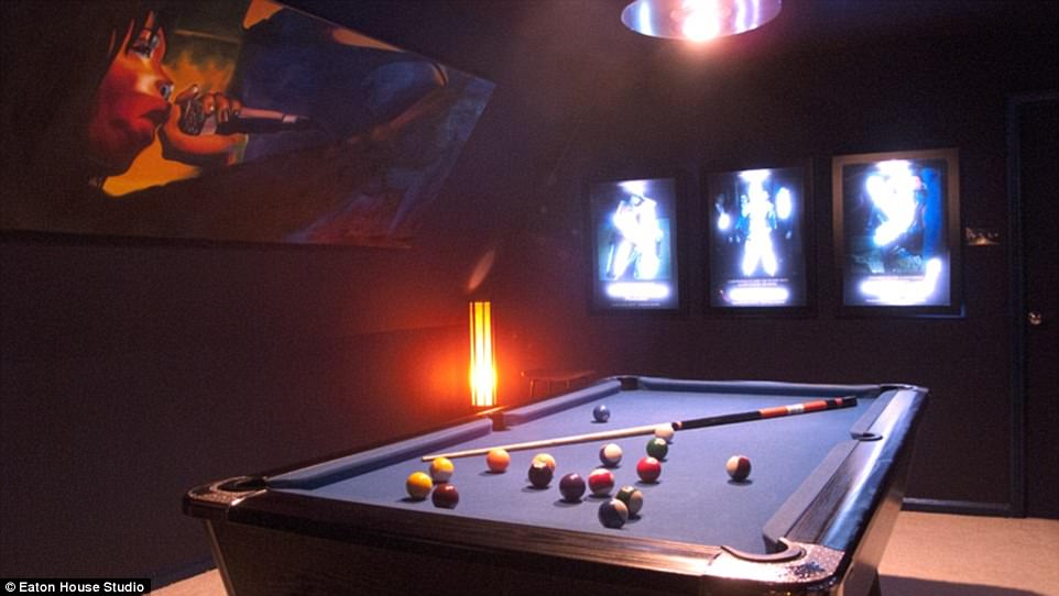 A pool table in yet another themed room, the futuristic blue Universe Lounge