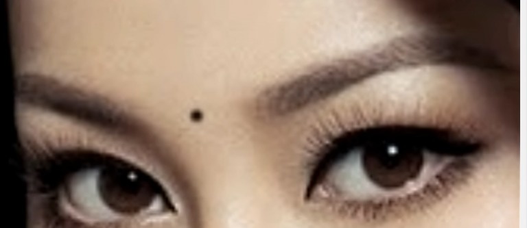 A mole in the middle of the forehead means you have a omising career. 