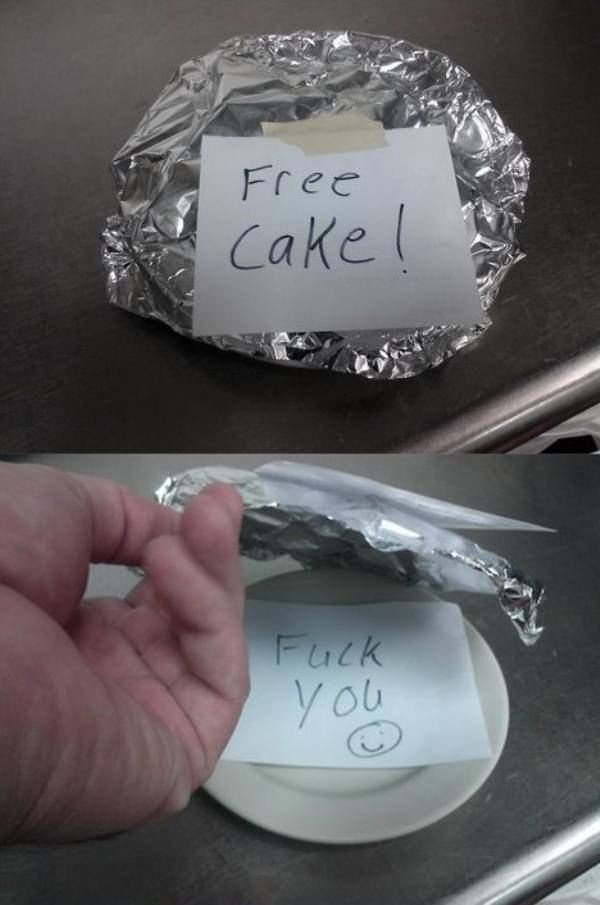 the workplace was made for pranks 31 photos 27 The workplace was made for pranks (31 Photos)