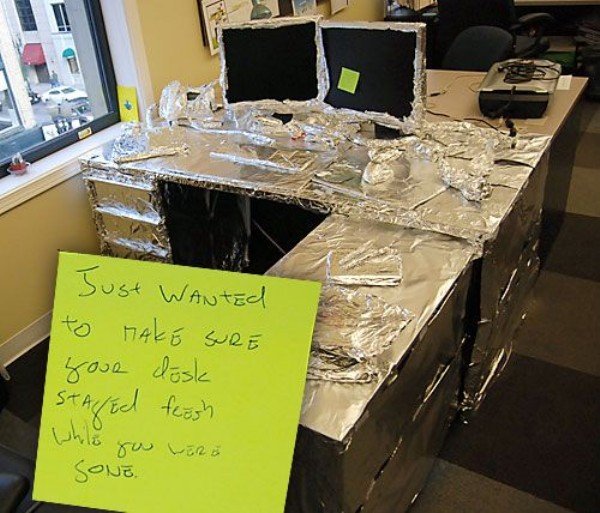 the workplace was made for pranks 31 photos 28 The workplace was made for pranks (31 Photos)