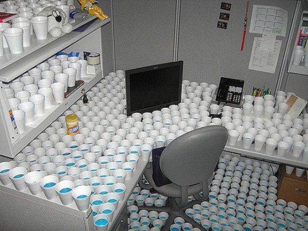 the workplace was made for pranks 31 photos 29 The workplace was made for pranks (31 Photos)