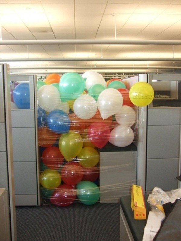 the workplace was made for pranks 31 photos 214 The workplace was made for pranks (31 Photos)