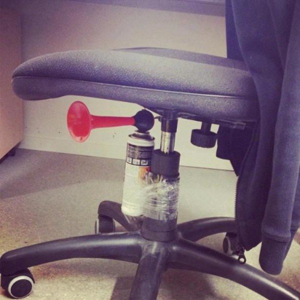the workplace was made for pranks 31 photos 218 The workplace was made for pranks (31 Photos)