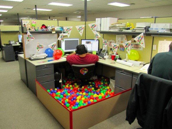 the workplace was made for pranks 31 photos 224 The workplace was made for pranks (31 Photos)