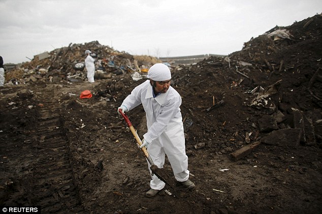 Norio Kimura lost his daughter Yuna in the Fukushima tsunami and five years later he is still searching through the mud and rubble for her body