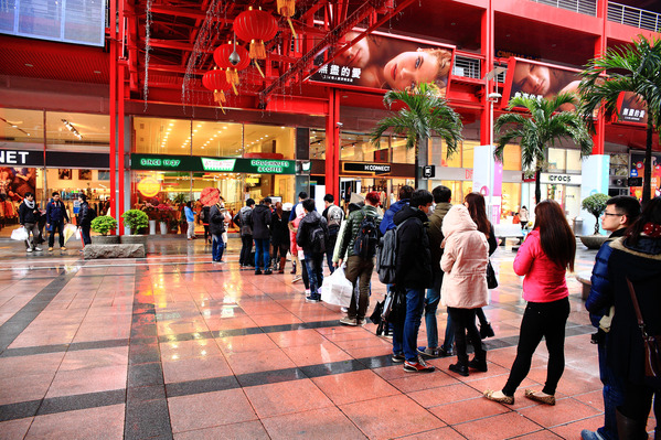 Image result for 台湾 Krispy Kreme　排队