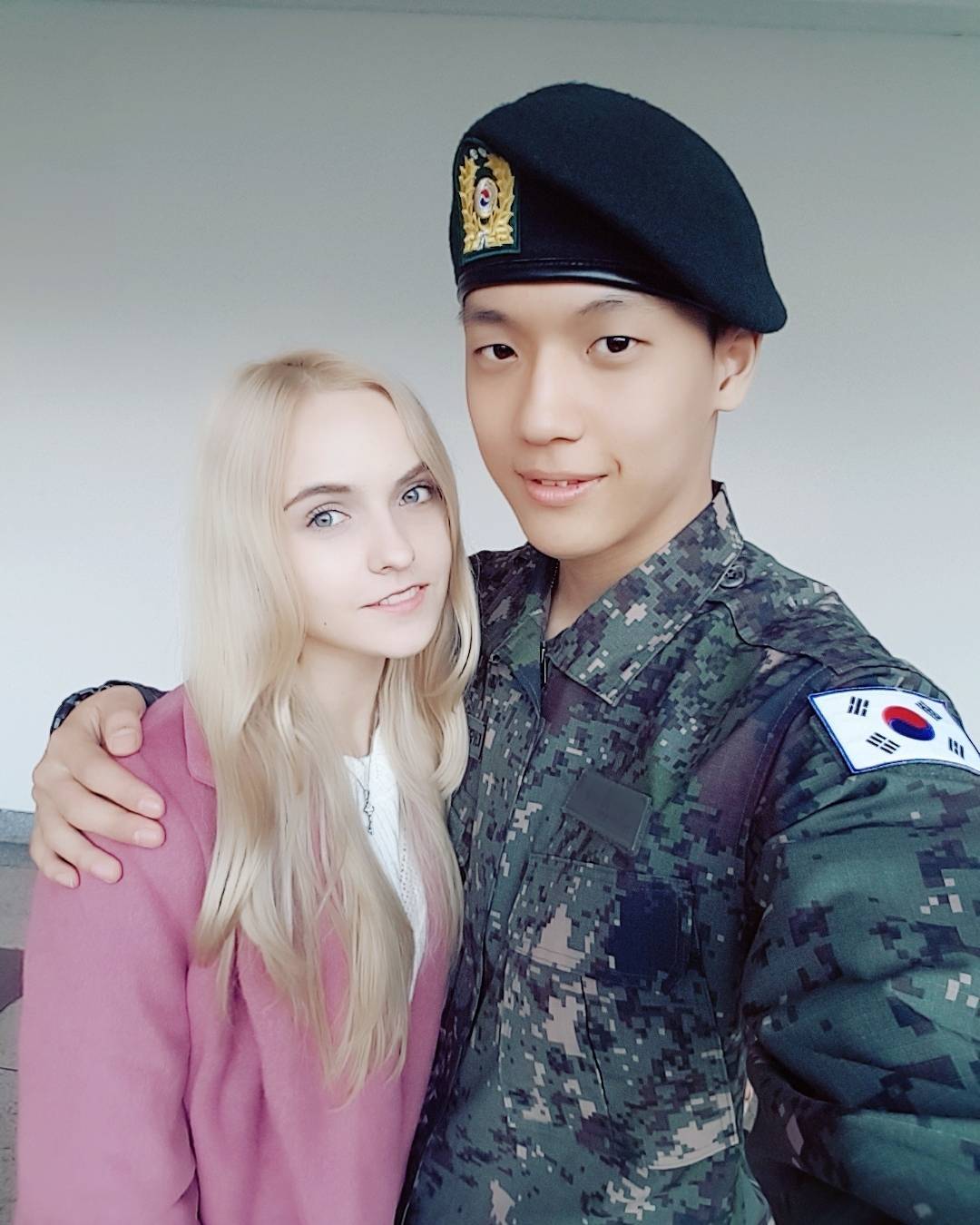 Russian korean. Джей и Саша International couple. Корейцы и русские девушки. Русская девушка и Коорец. Кореец и русская девушка.